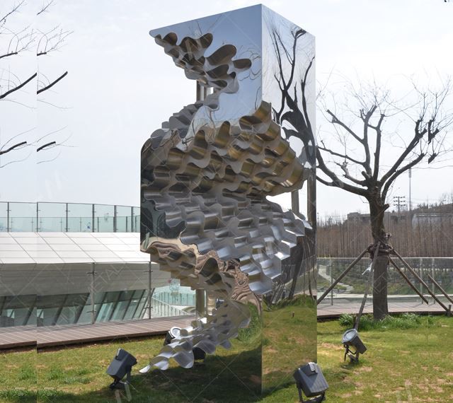 Stor udendørs skulptur i rustfrit stål